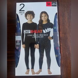 32° Degrees Heat Kids Base Layer Set
Medium 8/10 Navy blue w/ snowflakes